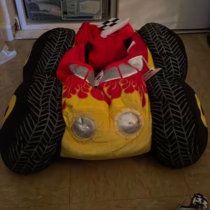 Kids FAO Schwartz kids car costume. Has original tags and lights work.